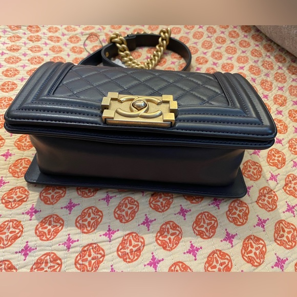 Chanel Classic Quilted Boy Bag Small Grey - Picture 3 of 14